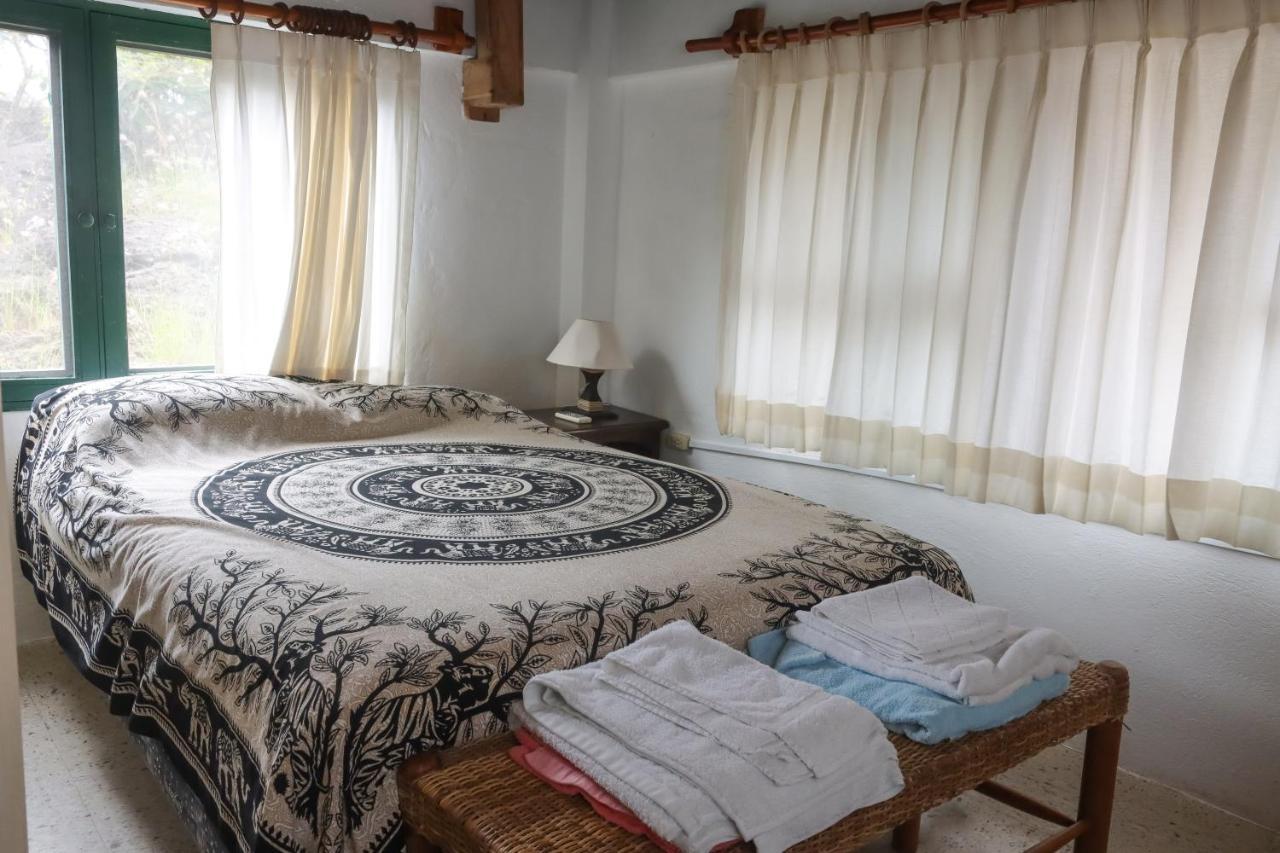 Galapagos Chalet ปูแอร์โตอาโยรา ภายนอก รูปภาพ