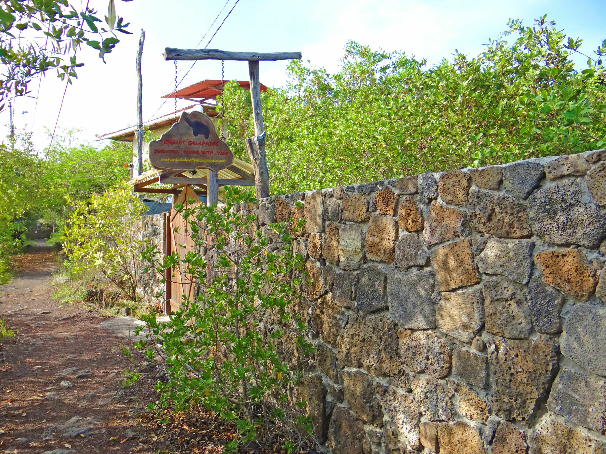 Galapagos Chalet ปูแอร์โตอาโยรา ภายนอก รูปภาพ